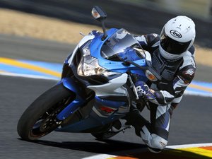 安卓Suzuki 铃木 摩托车 汽车 宽屏手机壁纸