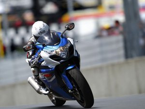 安卓Suzuki 铃木 摩托车 汽车 宽屏手机壁纸