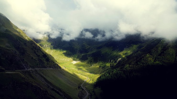 山谷 青山 白云 风景